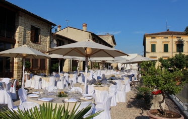 PRANZO / CENA - CORTILE (ALLESTIMENTO)