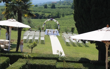 MATRIMONIO CIVILE - L’ALLESTIMENTO NEL GIARDINO